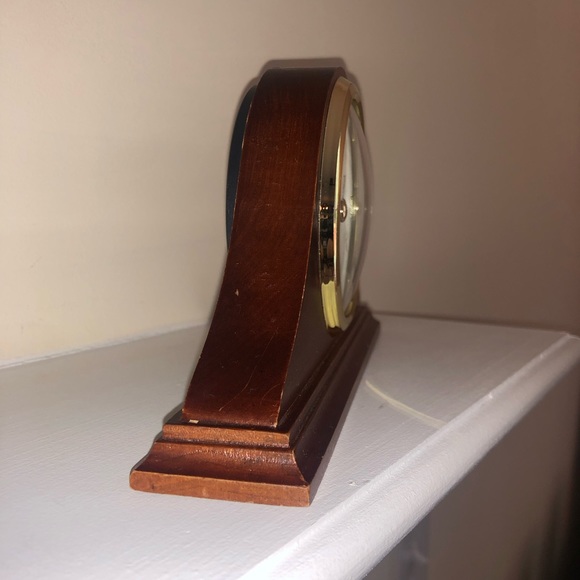 Cherry Wooden 4.5x8” Mantel Clock Quartz Movement WORKS GREAT needs 1 AA battery - Picture 7 of 7